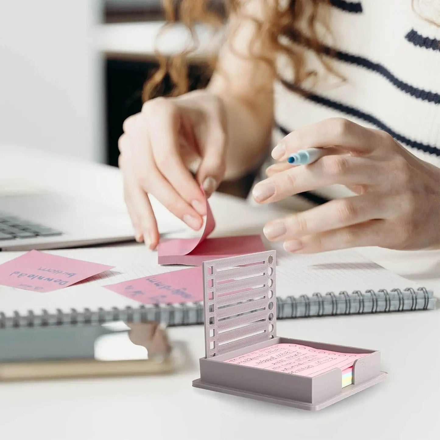 STICKY NOTE HOLDER WITH TEMPLATE