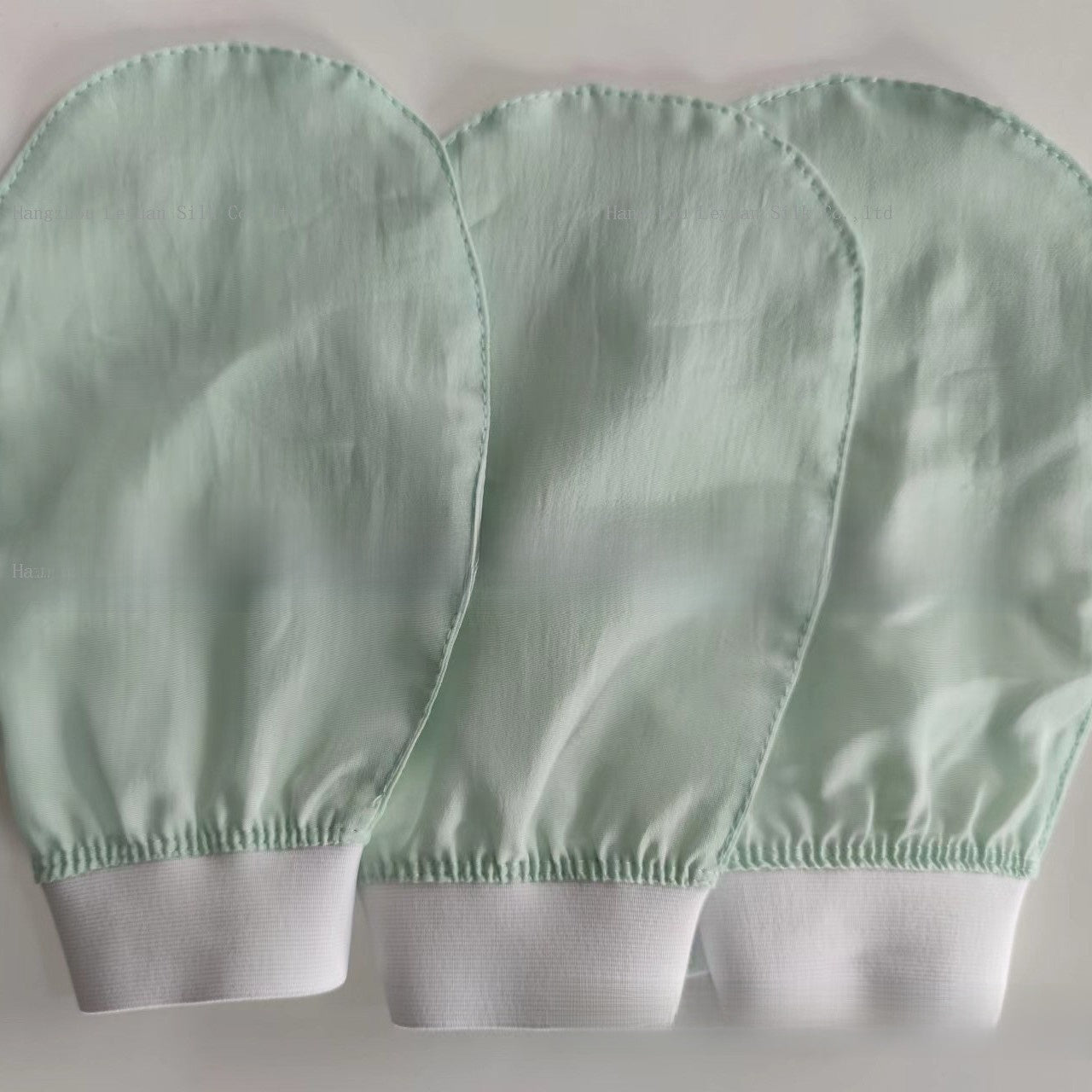 Silk  Bath Gloves - Gentle Exfoliating
