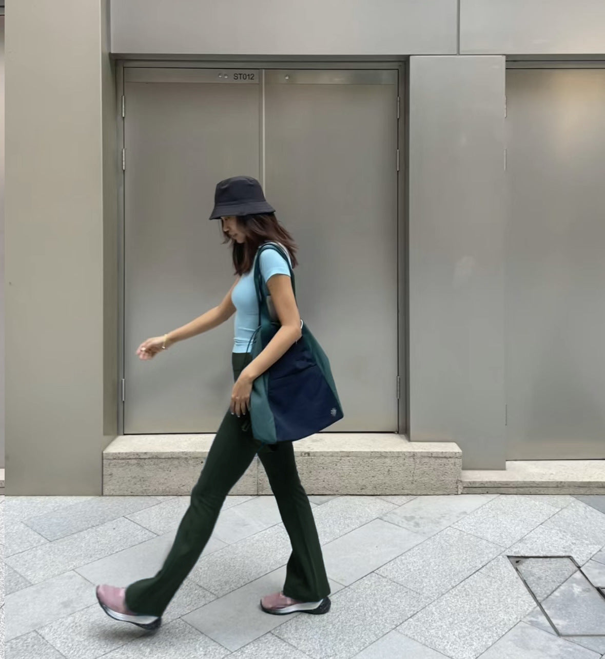 Flared pants, yoga pants