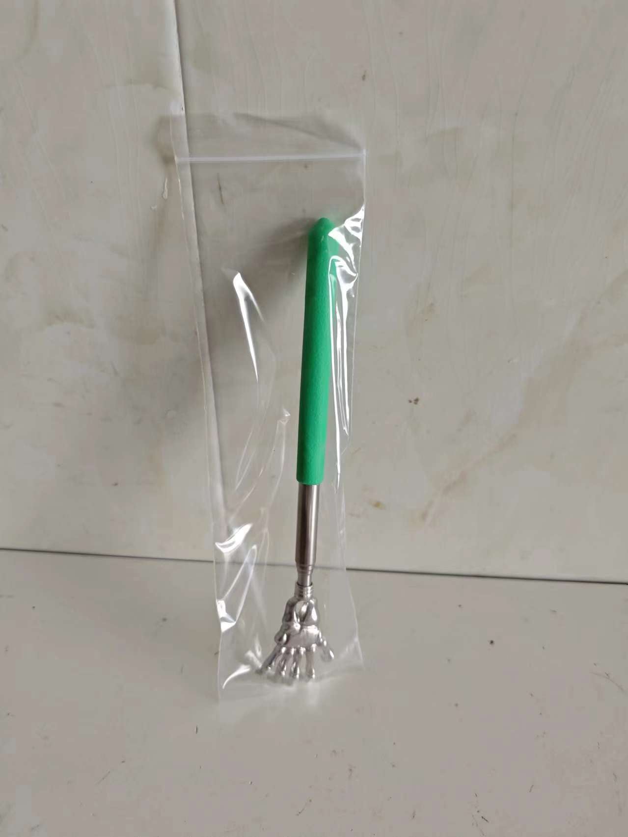 Retractable Stainless Steel Back Scratcher Massager