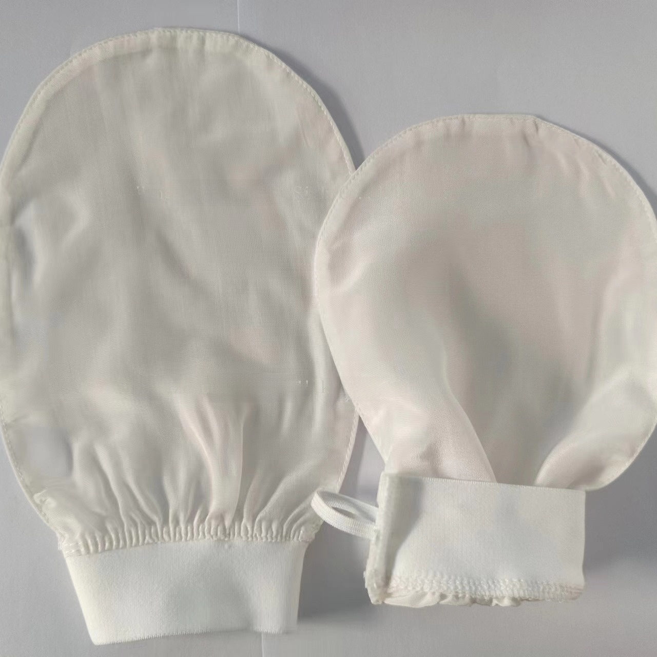 Silk  Bath Gloves - Gentle Exfoliating