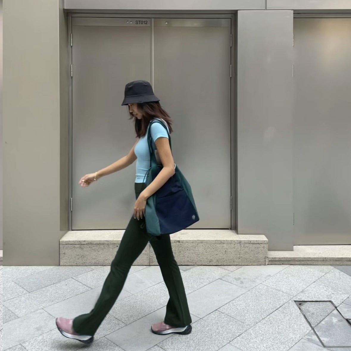 Flared pants, yoga pants