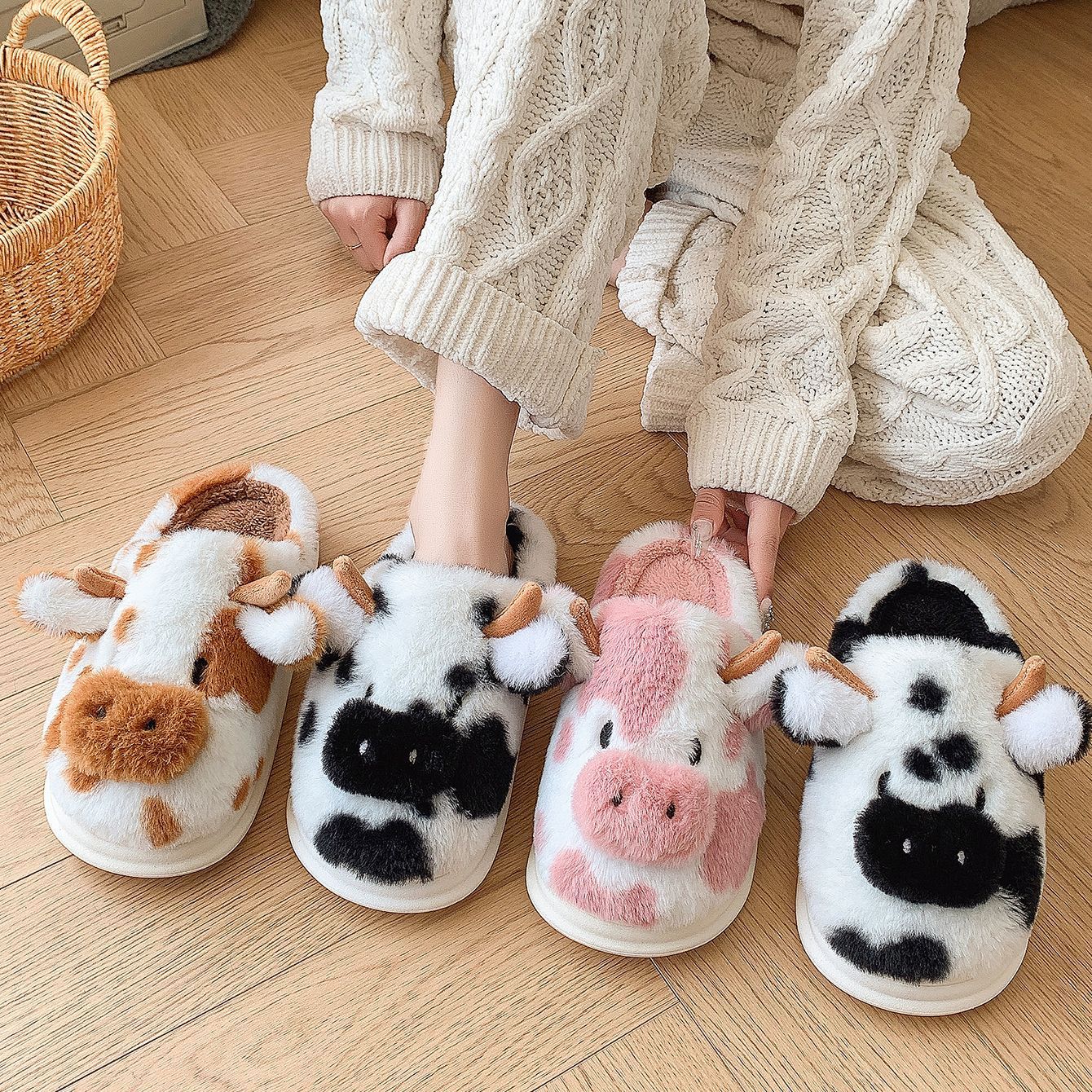 Plush Fleece-Lined Indoor Slippers with Anti-Slip Sole