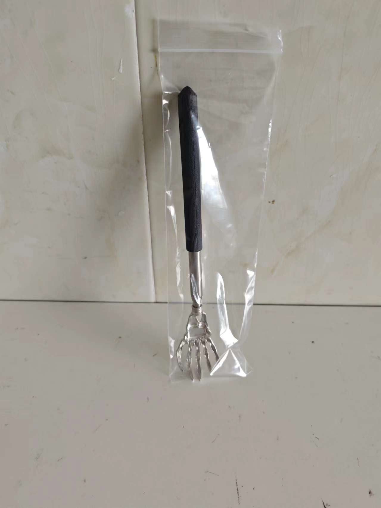 Retractable Stainless Steel Back Scratcher Massager