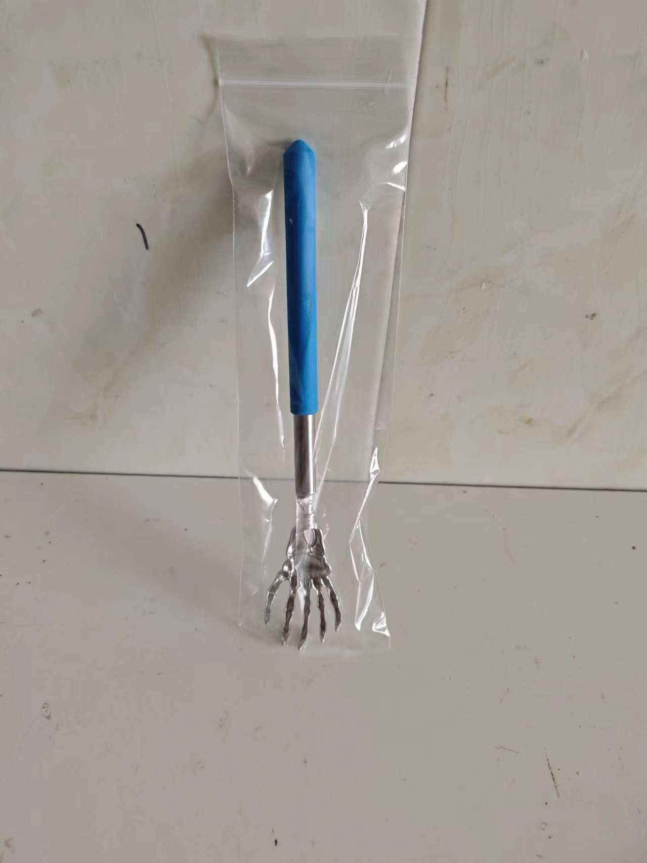 Retractable Stainless Steel Back Scratcher Massager